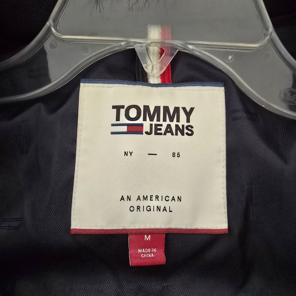 Tommy Hilfiger Navy Puffer Jacket with Faux Fur Hood Size M - Picture 9 of 9